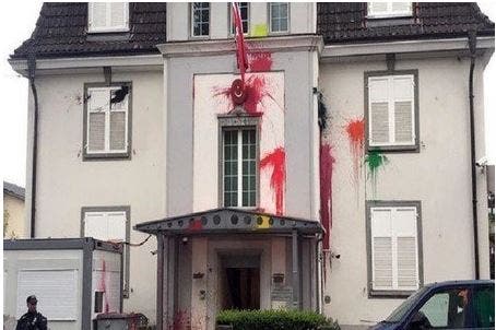 Photo of اعتداء على القنصلية التركية في سويسرا!