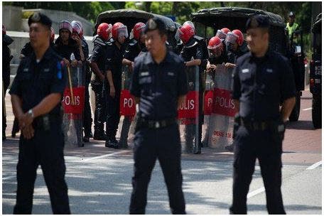 ماليزيا توقف تركيين بسبب “تهديدات أمنية”