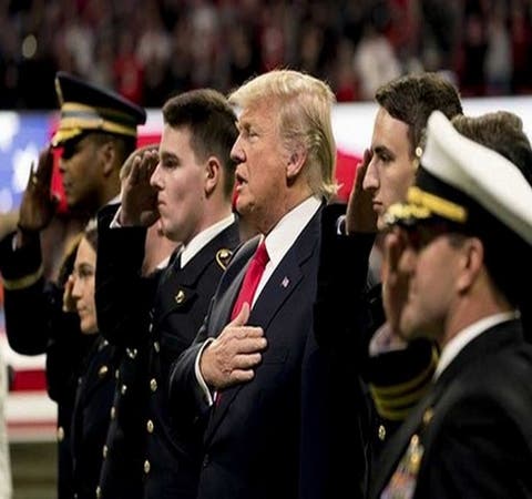 موجة من السخرية تطال ترامب لعدم حفظه النشيد الوطني الأمريكي