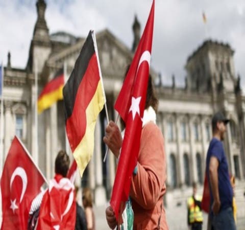 رئيس حزب ألماني: الأتراك “راكبو جمال وعليهم العودة إلى أكواخهم الطينية”