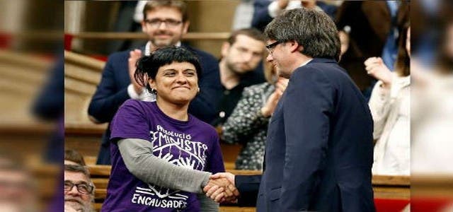 Photo of زعيمة كتالونية تفر إلى سويسرا هربا من المحاكمة