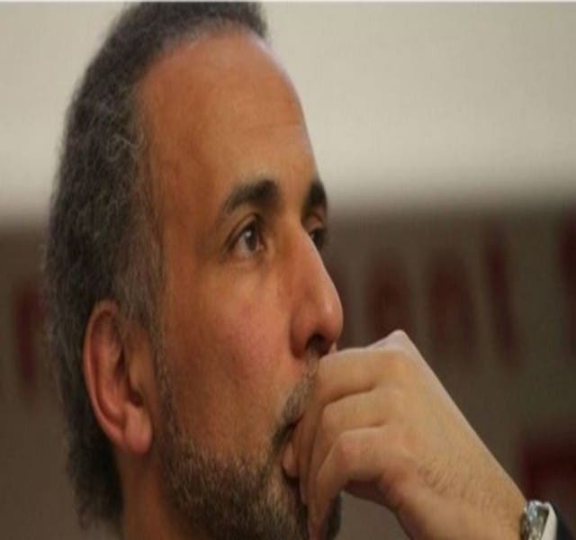Photo of حفيد مؤسس الاخوان طارق رمضان يمثل أمام قاضي التحقيق
