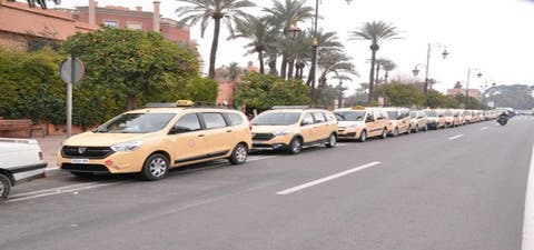 وقفات احتجاجية لمهنيي سيارات الاجرة بشوارع مراكش بسبب اسعار المحروقات+صور‎