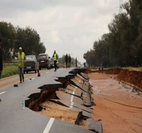 وزارة النقل تؤكد: لا أضرار على مستوى المقطع الطرقي بمنطقة العرجات