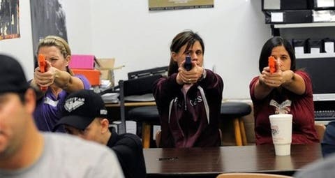 إدارة ترامب تدرب المعلمين على حمل السلاح