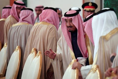 كاتب بريطاني: الأجر الشهري للعاهل السعودي بلغ 800 مليون دولار