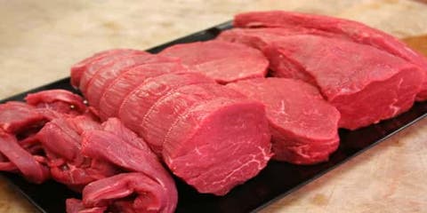 إصابة 11 فردا من اسرة واحدة بحالة تسمم بسبب لحم الإبل