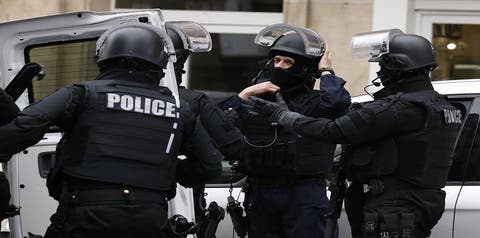 هجوم فرنسا .. ضابط بالجيش بادل نفسه برهينة في واقعة الاحتجاز