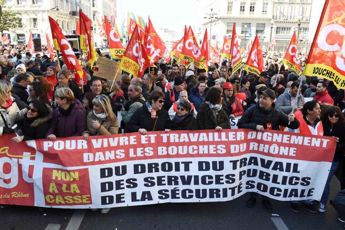 Photo of “يوم أسود” في فرنسا.. مظاهرات واسعة ضد إصلاحات ماكرون