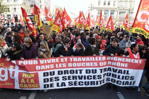 “يوم أسود” في فرنسا.. مظاهرات واسعة ضد إصلاحات ماكرون