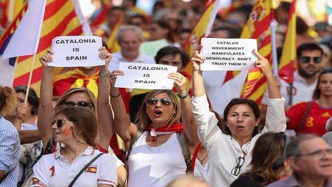 آلاف من معارضي استقلال كاتالونيا يطالبون ب”التعقل”