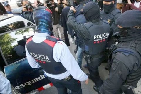 إسبانيا .. تفكيك شبكة خطيرة لتنظيم وتسهيل الهجرة السرية