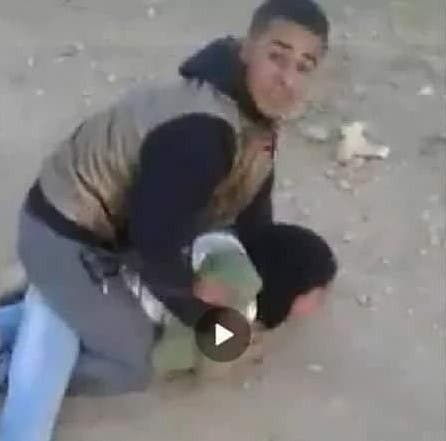 بعد فتاة “الطوبيس”.. شبان يجردون فتاة من ملابسها لاغتصابها في الشارع