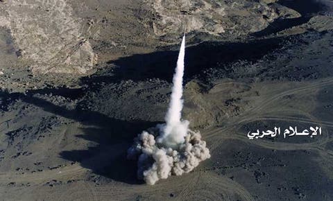 الحوثيون يعلنون إطلاق صاروخ بالستي على موقع للجيش السعودي