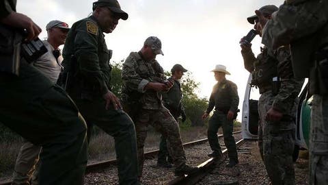 ترامب يعد بإرسال حتى 4000 جندي إلى الحدود مع المكسيك
