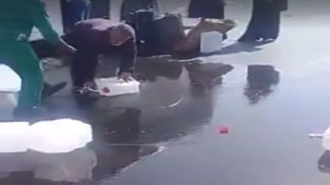 الجمارك السعودية توضح سبب إجبار المعتمرين على سكب مياه زمزم