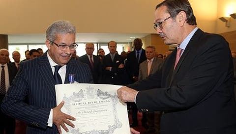 إسبانيا توشح مسؤول حكومي مغربي بوسام رفيع