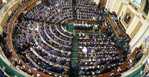 البرلمان المصري يقر قانون “مصادرة أموال الإرهابيين”