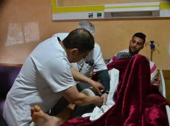 Photo of محمد أولحاج يدعم فريقه من داخل المستشفى
