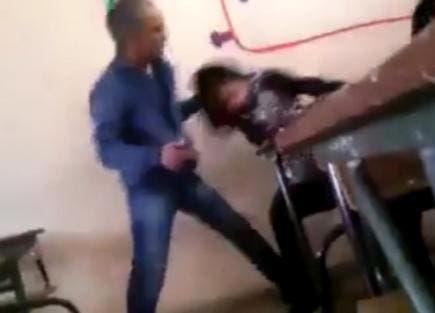 نشطاء يعممون شريط فيديو يظهر أستاذ يضرب تلميذة بسادية