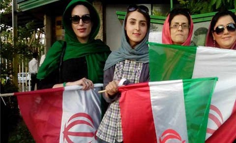إيران تعتزم رفع حظر دخول النساء إلى الملاعب