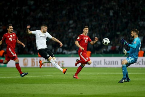 حكم نهائي كأس ألمانيا يتحدث عن واقعة عدم احتسابه ضربة جزاء لبايرن ميونخ