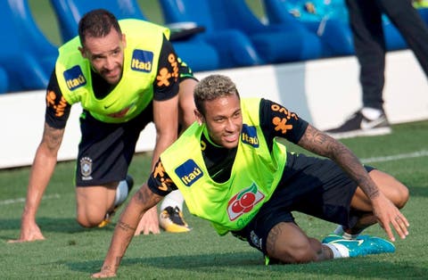 بالصور.. نيمار يثير مخاوف المنتخب البرازيلي مجددا