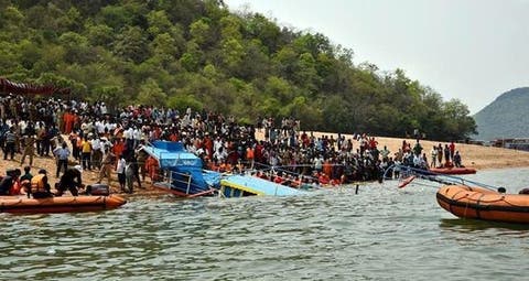 مصرع 22 شخصا على الأقل في انقلاب قارب بالهند