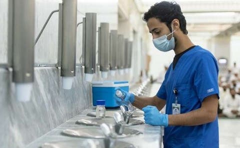 السعودية.. تحليل 100 عينة يوميا من ماء زمزم