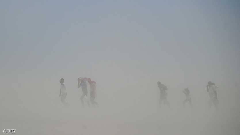 Photo of عواصف رملية تقتل 77 في الهند