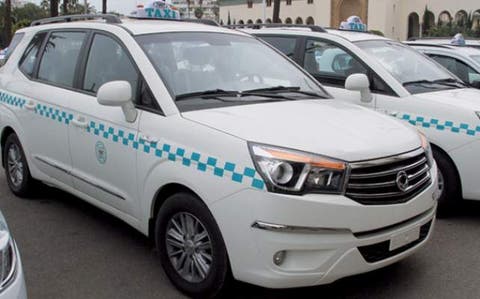 مهنيو سيارات الأجرة الكبيرة في ورطة بعد رفض تجديد سياراتهم