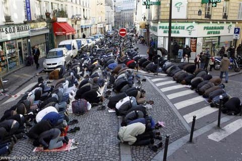 سياسيون ومثقفون فرنسيون يطالبون بحذف آيات قرآنية لهذا السبب !