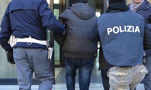 إيطاليا ترحل سجينا مغربيا هدد بتنفيذ هجمات ارهابية بالبلد