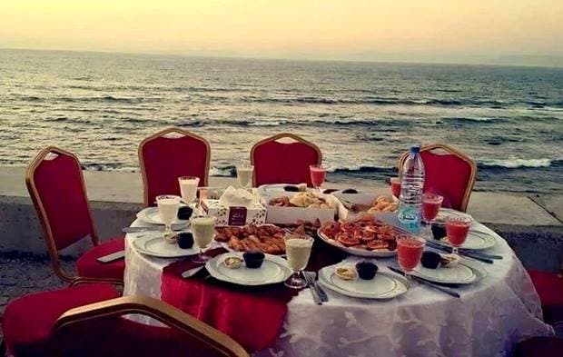 Photo of الإفطار الجماعي بالشواطئ يغري الشباب و الأسر المغربية في رمضان