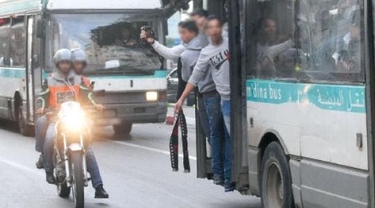 Photo of التسيب في حافلات البيضاء .. “الكونطرولات” يعتدون على شاب بطريقة متوحشة