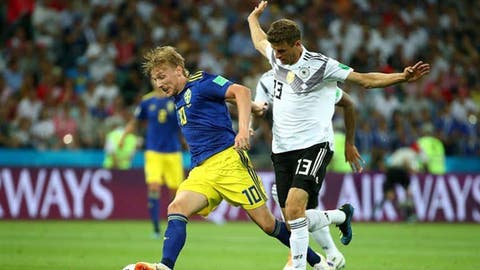 ألمانيا تخطف فوزا في الوقت القاتل وتبقي على آمالها في التأهل
