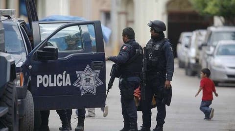 اعتقال عناصر شرطة مدينة مكسيكية بالكامل