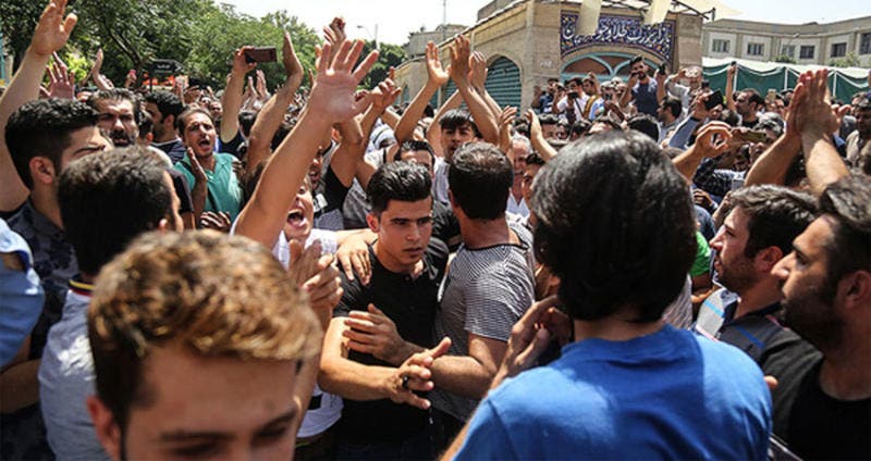 Photo of مظاهرات وسط طهران ضد تدهور الوضع الاقتصادي