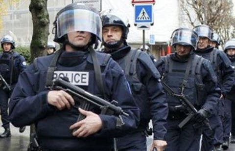 السلطات الفرنسية تعتقل عشرة أشخاص خططوا لمهاجمة مسلمين