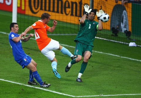 أهدف المباراة المثيرة بين هولندا وإيطاليا