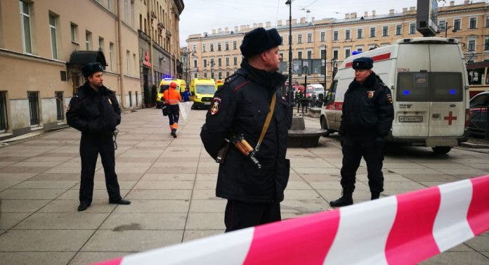 Photo of حقيبة “مريبة” بالقرب من الكرملين تستنفر شرطة موسكو