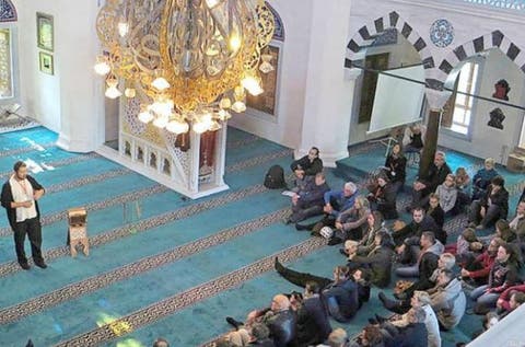 المحكمة تدين أبوين منعا ابنهما من زيارة مسجد