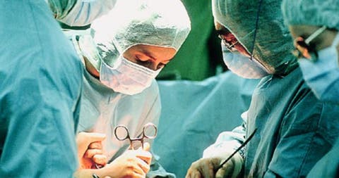 فريق طبي بمستشفى مراكش ينجح في إعادة زرع يد شبه مبتورة