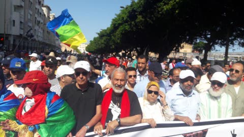آلاف المغاربة يطالبون باطلاق سراح معتقلي الريف ( صور )