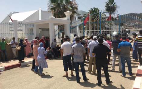 معطلو الحسيمة يحتجون أمام مقر المجلس الاقليمي‎