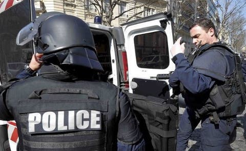 مغربي يذبح شرايينه بعدما قام بقتل 4 أفراد من عائلته بفرنسا