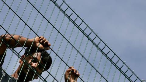 الشرطة الاسبانية تعتقل 10مهاجرين اقتحموا سياج سبتة باستعمال العنف
