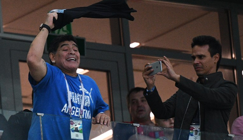 مارادونا يبدي تعاطفه مع ميسي وينتقد الاتحاد الأرجنتيني
