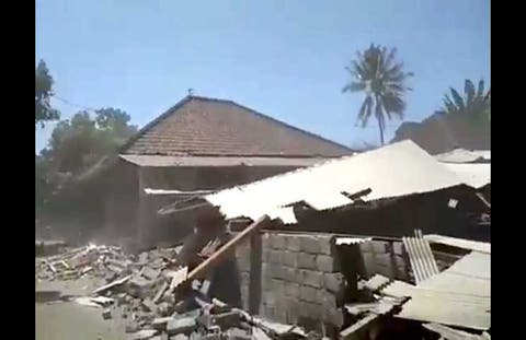 زلزال بقوة 6.3 يضرب جزيرة لومبوك الإندونيسية