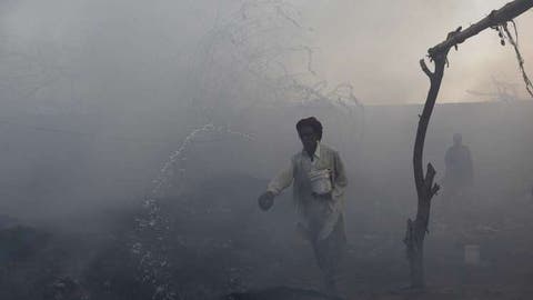 إحراق مدرستين للبنات في باكستان